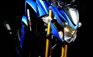 gsx-s750al7_action_22