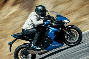 GSX-S1000FAL8_Action_1 (1)