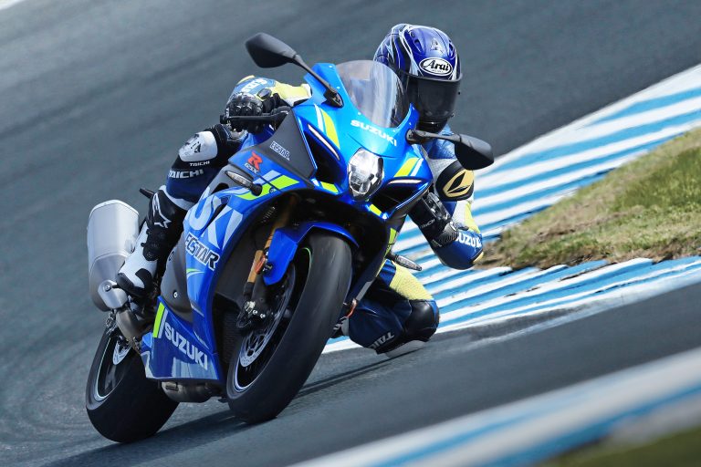 GSX_R1000R_Action_3-crop