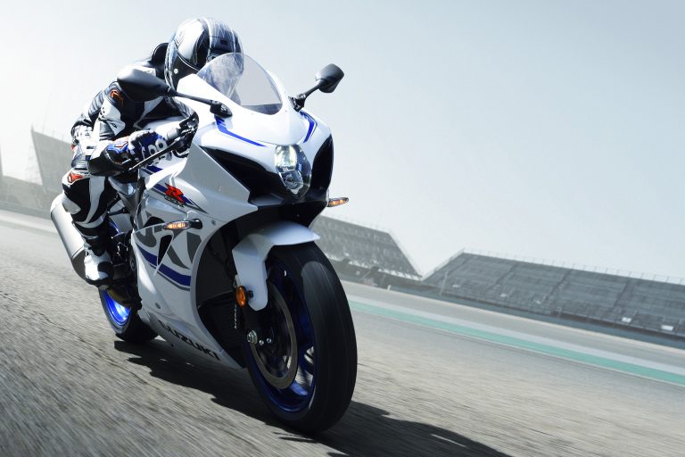 GSX-R1000AL8_action_1