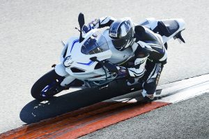 GSX-R1000RAL8_action_4a