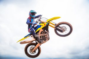 RM-Z450L8_Action_8