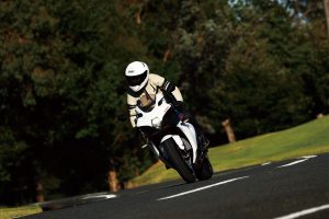 GSX-R1000A_RL9_Action_18.jpg