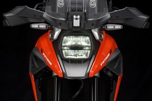 DL1050RCM0_headlight_4.jpg