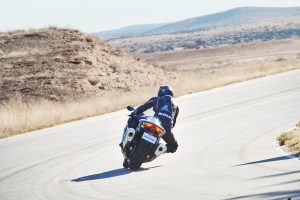 GSX1300RRQM2_action_17-1.jpg
