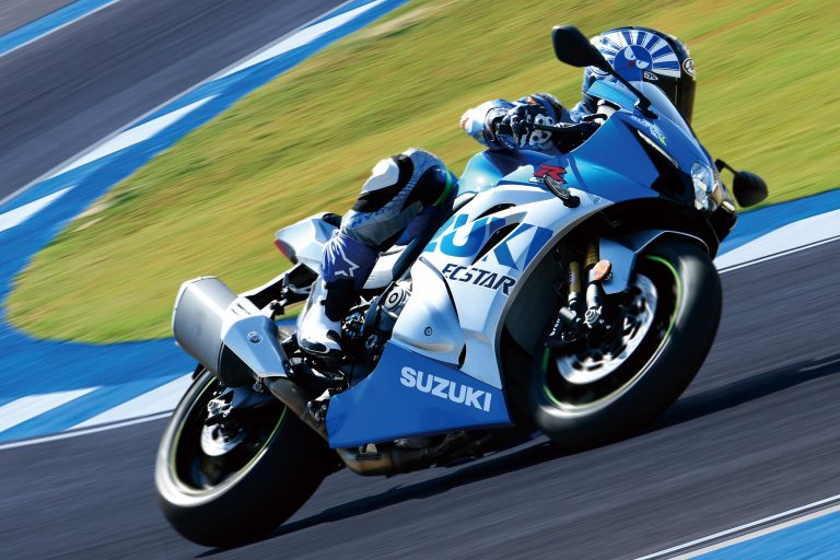 GSX-R1000RZAM1_action08 (1)