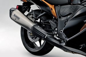 Hayabusa_slip-on_muffler_by_Akrapovic