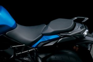 GSX-S1000GT_M2_Seat.jpg