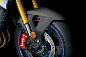GSX-S1000_GT_M2_CarbonFrontFender.jpg