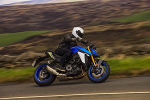 5898_gsxs1000_Action-_Road_0015.jpg