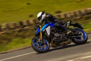 5919_gsxs1000_Action-_Road_0036.jpg