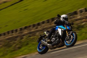 5923_gsxs1000_Action-_Road_0040.jpg