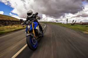 5941_gsxs1000_Action _Road_0012