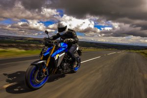 5942_gsxs1000_Action-_Road_0001.jpg