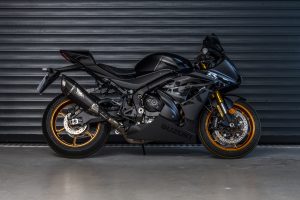 GSX-R_Black_Garage_3.jpg