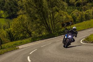 5901_gsxs1000_Action _Road_0018