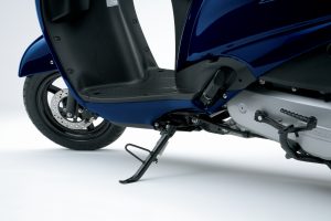 Address_125_M3_SideStand.jpg