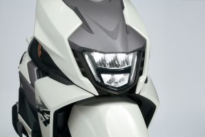 Avenis_125_M3_Headlight_High.jpg