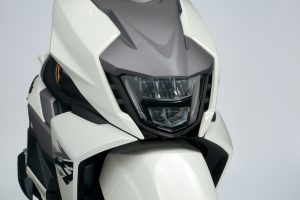 Avenis_125_M3_Headlight_Off.jpg