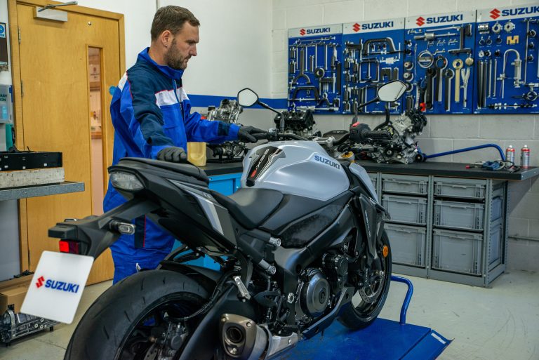 Service_GSX-S_Paul_65