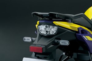 DL800DERCM3_rear_combination_light_off.jpg