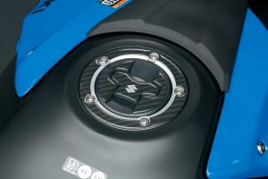 GSX800RQM3_accessories_fuel_cap_protection_carbon.jpg