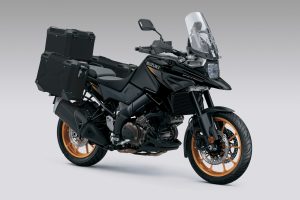 V-STROM_1050_Tour_Blk_R34_Blk_2