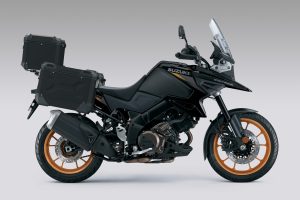 V-STROM_1050_Tour_Blk_RHS_Blk_2.jpg