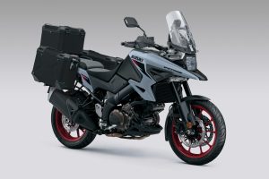 V-STROM_1050_Tour_Grey_R34_Blk_2.jpg