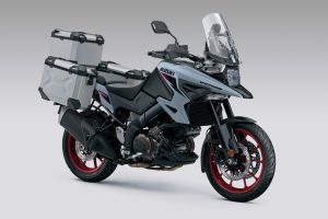 V-STROM_1050_Tour_Grey_R34_Silv_2.jpg