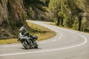 GSX-S1000GX_M4_QU5_Action_17-1.jpg