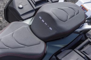 GSX-S1000GX_M4_QU5_Statics_15.jpg