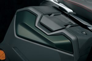 GSX-S1000GX_M4_accessories_side_case_garnish_qu5.jpg