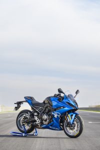 Suzuki_8R_Blue_Track_R3JM1061.jpg