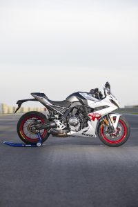 Suzuki_8R_Silver_Track_R3JM1183.jpg