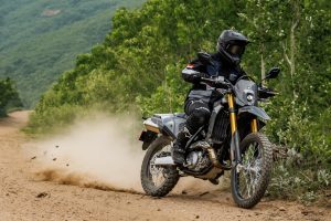 DR-Z400SRJM5_action_29-scaled.jpg
