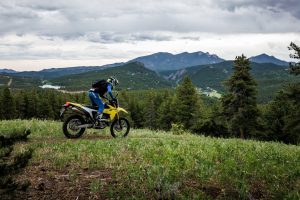 DR-Z400SRJM5_action_53-scaled.jpg