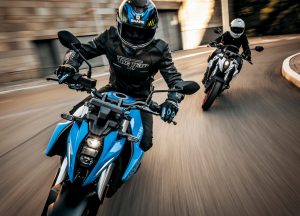 GSX800RQM5_action01.jpg