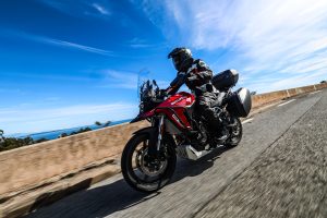 000165069Shooting_Suzuki_FR_VSTROM800RE.jpg