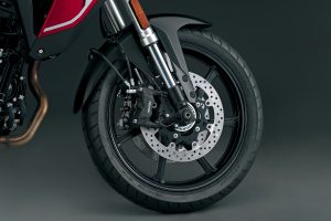 800RE_M5_Front_Tyre_YYG.jpg