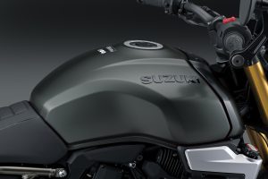 GSX800TRQM6_FuelTank.jpg