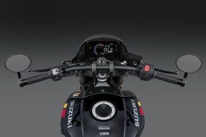 GSX800TTRQBM6_Cockpit.jpg