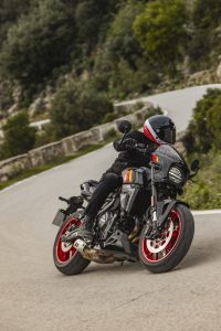 Suzuki-800TT-T-3017.jpg
