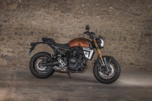 Suzuki-800TT-T-3725.jpg