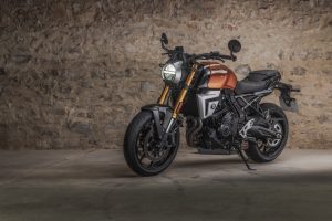 Suzuki-800TT-T-3733.jpg