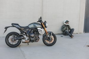 Suzuki-800TT-T-6709.jpg