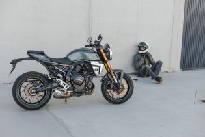 Suzuki-800TT-T-6715-1.jpg