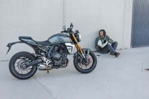Suzuki-800TT-T-6733.jpg