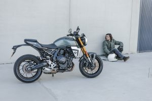 Suzuki-800TT-T-6743.jpg
