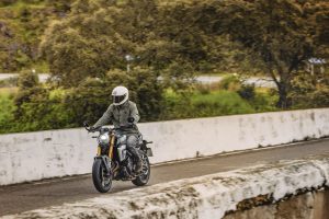 Suzuki-800TT-T-7047.jpg